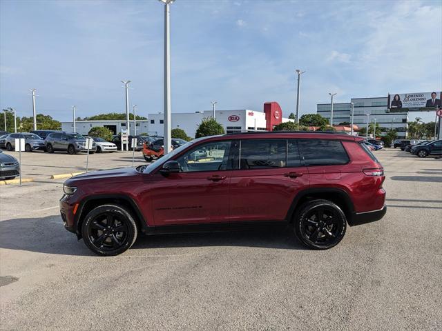 Photo of 2023 Velvet Red Pearlcoat Jeep Grand Cherokee L
