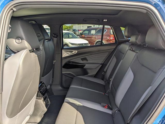 Photo of 2025 Mountain Lake Blue Metallic/Black Roof Volkswagen ID.4