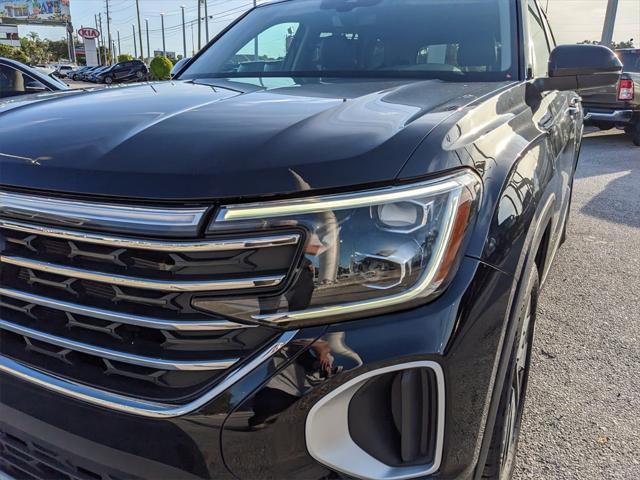 Photo of 2024 Deep Black Pearl Volkswagen Atlas