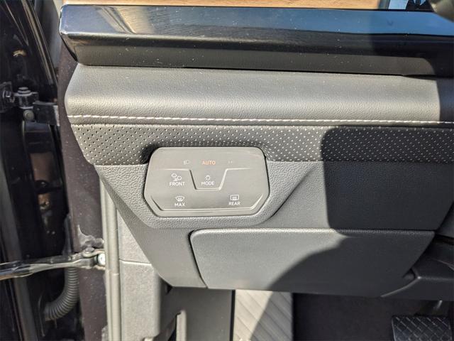 Photo of 2024 Deep Black Pearl Volkswagen Atlas