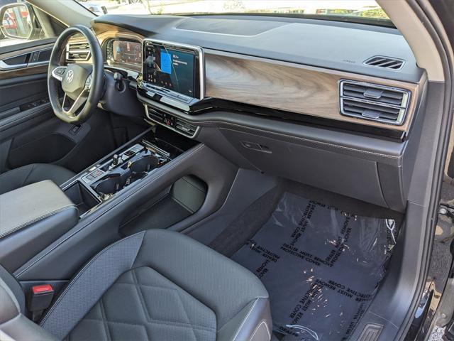 Photo of 2024 Deep Black Pearl Volkswagen Atlas