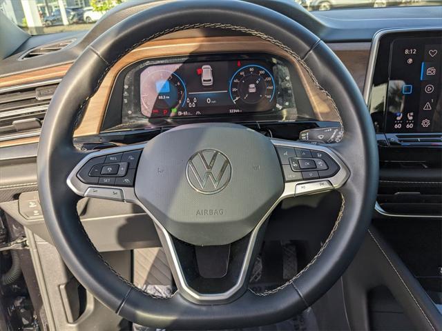 Photo of 2024 Deep Black Pearl Volkswagen Atlas