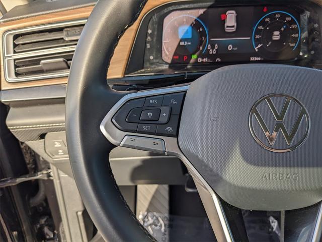 Photo of 2024 Deep Black Pearl Volkswagen Atlas