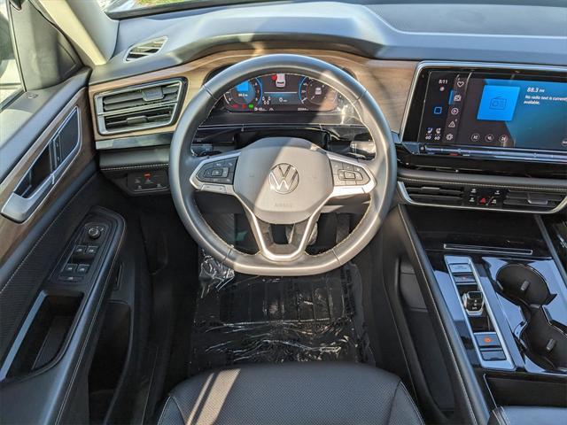 Photo of 2024 Deep Black Pearl Volkswagen Atlas
