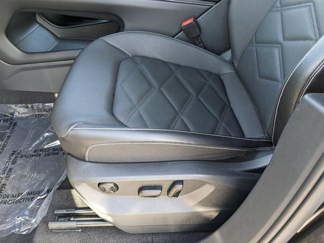 Photo of 2024 Deep Black Pearl Volkswagen Atlas
