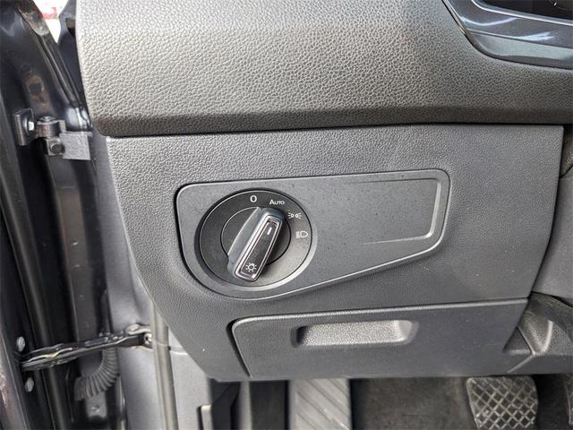 Photo of 2024 Platinum Gray Metallic Volkswagen Tiguan