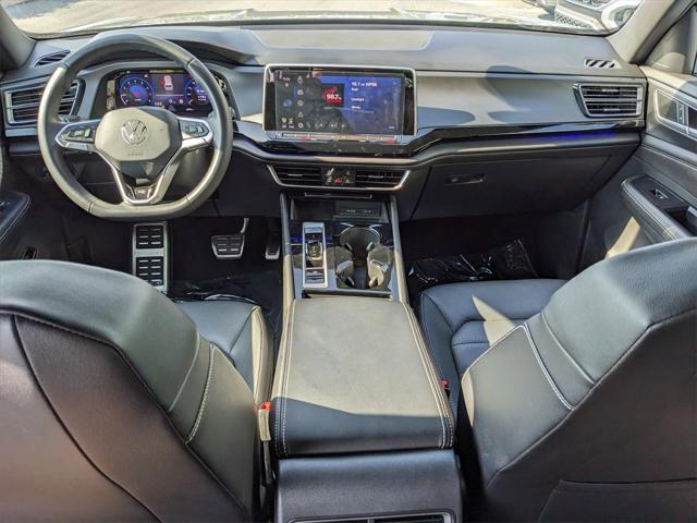 Photo of 2024 Silver Mist Metallic Volkswagen Atlas Cross Sport