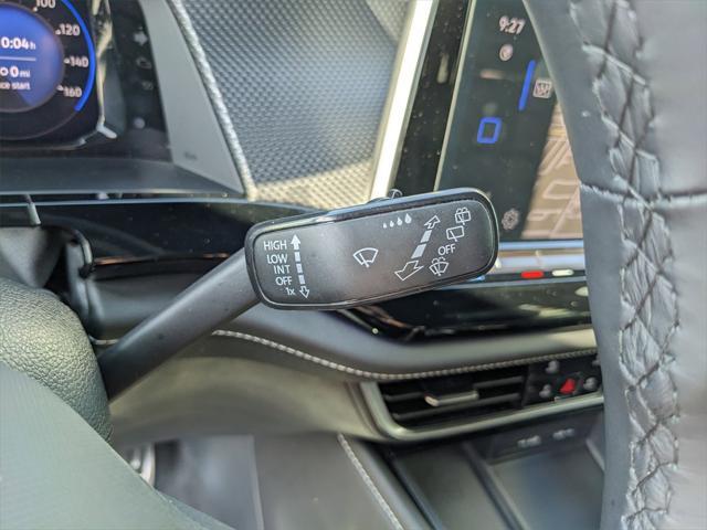Photo of 2024 Silver Mist Metallic Volkswagen Atlas Cross Sport