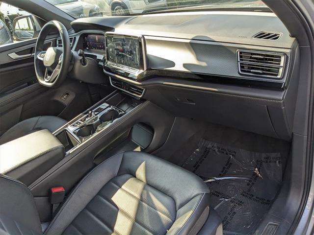 Photo of 2024 Silver Mist Metallic Volkswagen Atlas Cross Sport