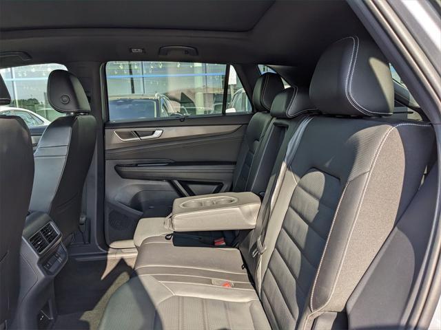 Photo of 2024 Silver Mist Metallic Volkswagen Atlas Cross Sport