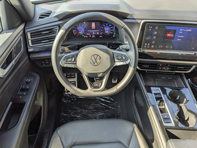 Photo of 2024 Silver Mist Metallic Volkswagen Atlas Cross Sport