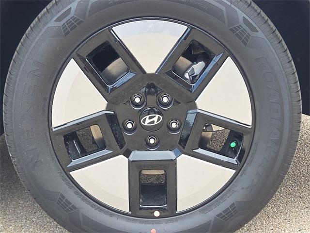 Photo of 2026 White Hyundai SANTA FE HEV