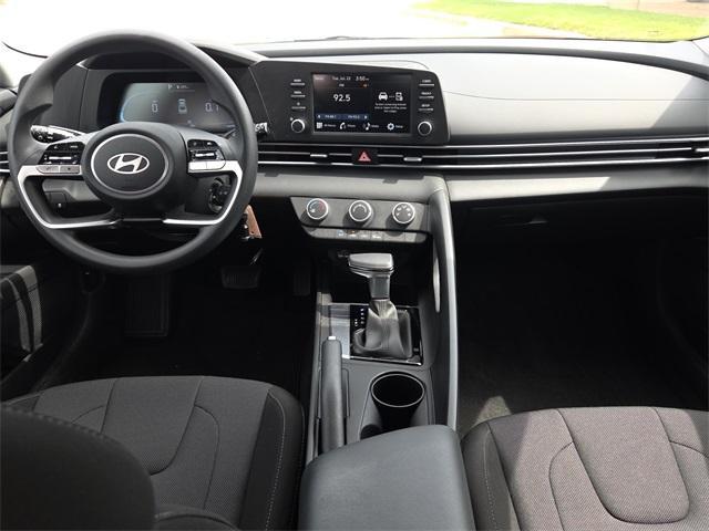 Photo of 2024 Gray Hyundai ELANTRA
