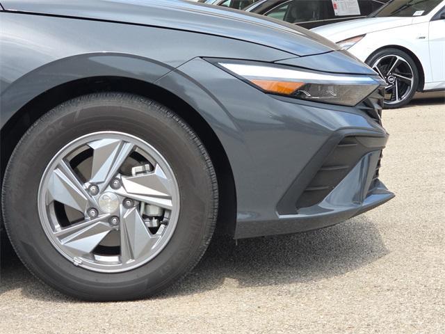 Photo of 2024 Gray Hyundai ELANTRA