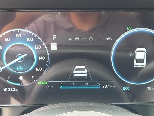 Photo of 2025 White Hyundai ELANTRA HEV