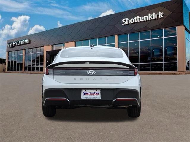 Photo of 2025 White Hyundai SONATA