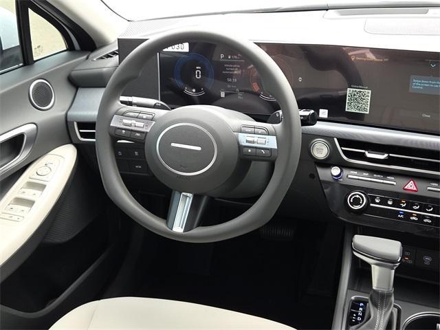 Photo of 2025 White Hyundai SONATA
