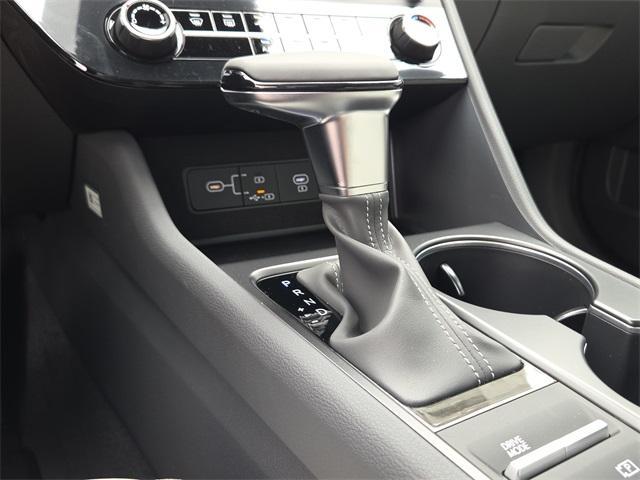 Photo of 2025 White Hyundai SONATA