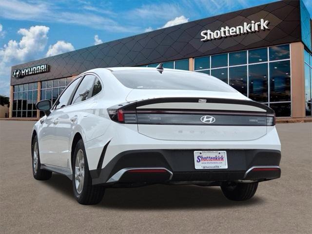Photo of 2025 White Hyundai SONATA