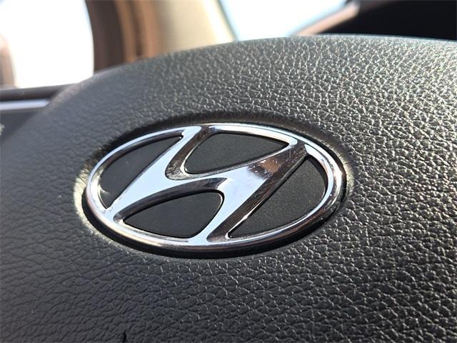 Photo of 2019 Quartz White Hyundai SANTA FE