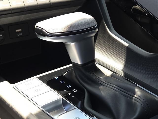 Photo of 2025 White Hyundai ELANTRA HEV
