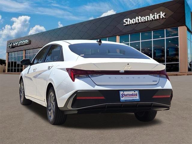 Photo of 2025 White Hyundai ELANTRA HEV