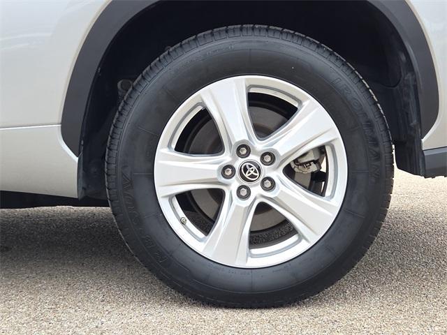 Photo of 2023 Silver Toyota Highlander