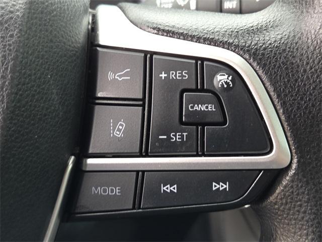 Photo of 2023 Silver Toyota Highlander