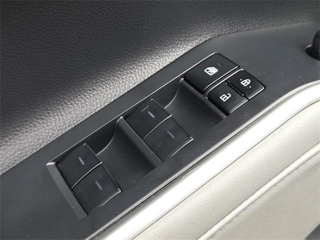 Photo of 2023 Silver Toyota Highlander