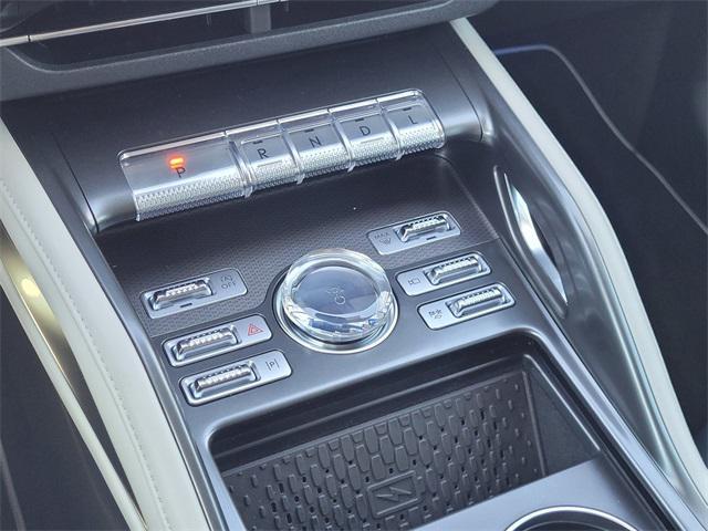 Photo of 2025 Infinite Black Metallic Clearcoat Lincoln Nautilus
