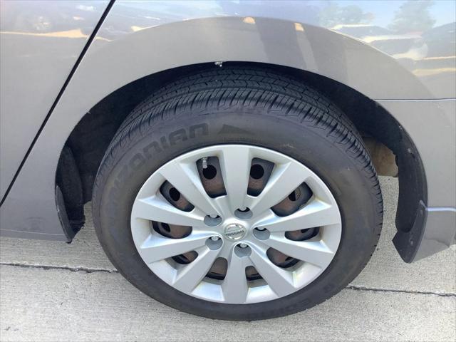 Photo of 2015 Gun Metallic Nissan Sentra