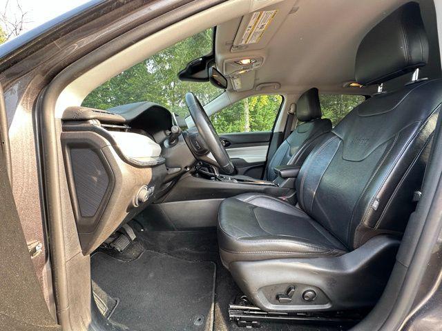 Photo of 2022 Granite Crystal Metallic Clearcoat Jeep Compass