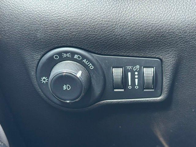 Photo of 2022 Granite Crystal Metallic Clearcoat Jeep Compass