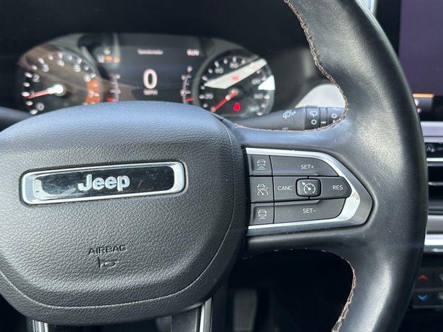 Photo of 2022 Granite Crystal Metallic Clearcoat Jeep Compass