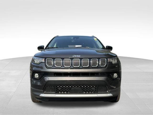 Photo of 2022 Granite Crystal Metallic Clearcoat Jeep Compass
