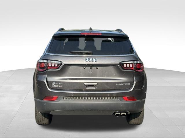 Photo of 2022 Granite Crystal Metallic Clearcoat Jeep Compass