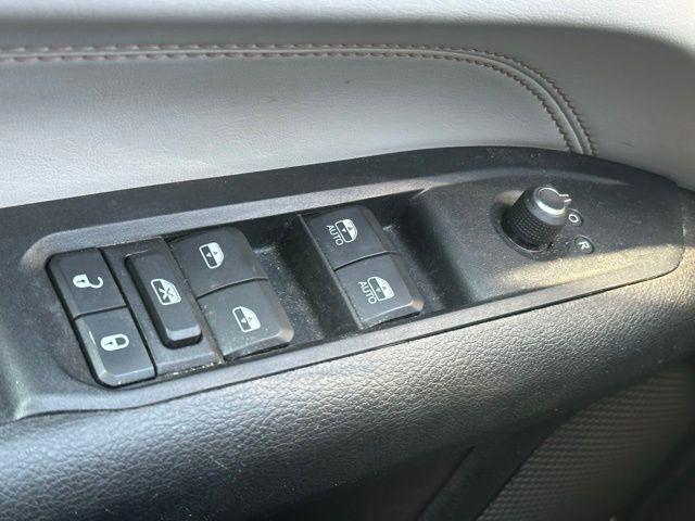 Photo of 2022 Granite Crystal Metallic Clearcoat Jeep Compass