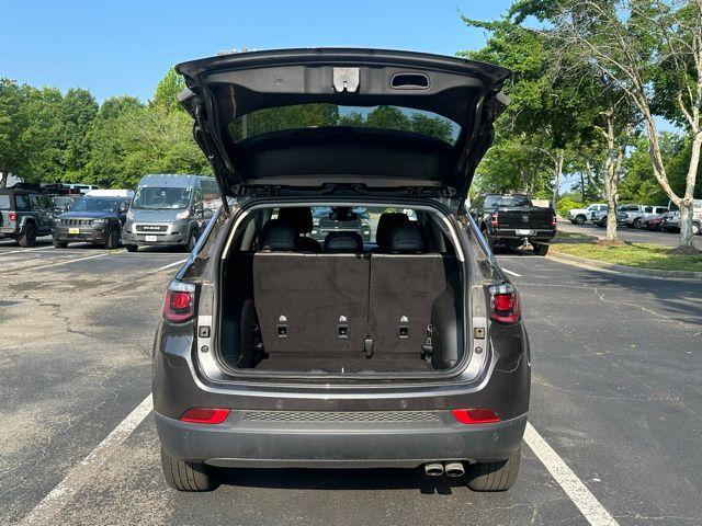 Photo of 2022 Granite Crystal Metallic Clearcoat Jeep Compass