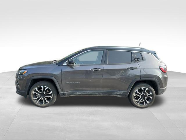 Photo of 2022 Granite Crystal Metallic Clearcoat Jeep Compass