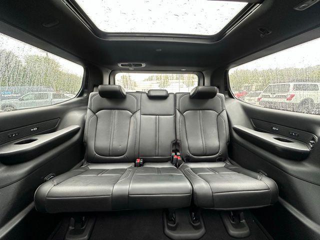 Photo of 2024 Diamond Black Crystal Pearlcoat Jeep Wagoneer