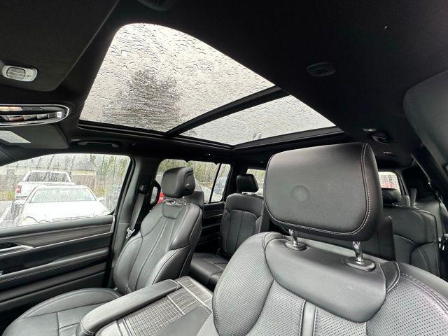 Photo of 2024 Diamond Black Crystal Pearlcoat Jeep Wagoneer