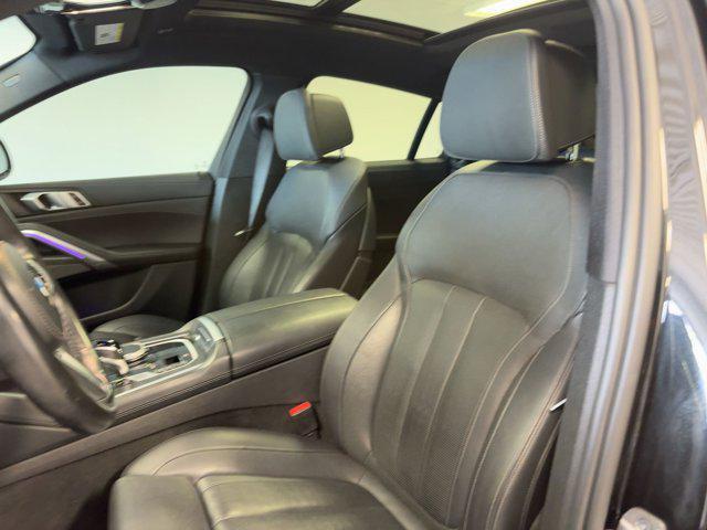 Photo of 2022 Black Sapphire Metallic BMW X6