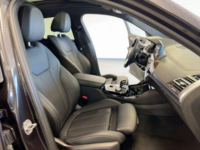 Photo of 2024 Gray BMW X4