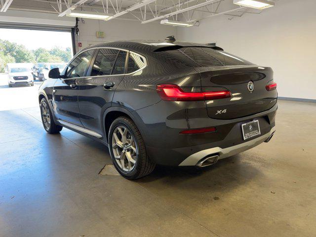 Photo of 2024 Gray BMW X4