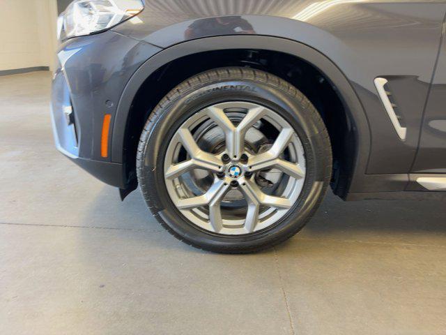 Photo of 2024 Gray BMW X4