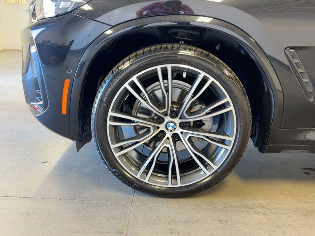 Photo of 2025 Black Sapphire Metallic BMW X4