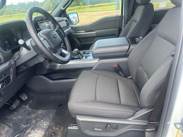 Photo of 2025 Oxford White Ford F-150