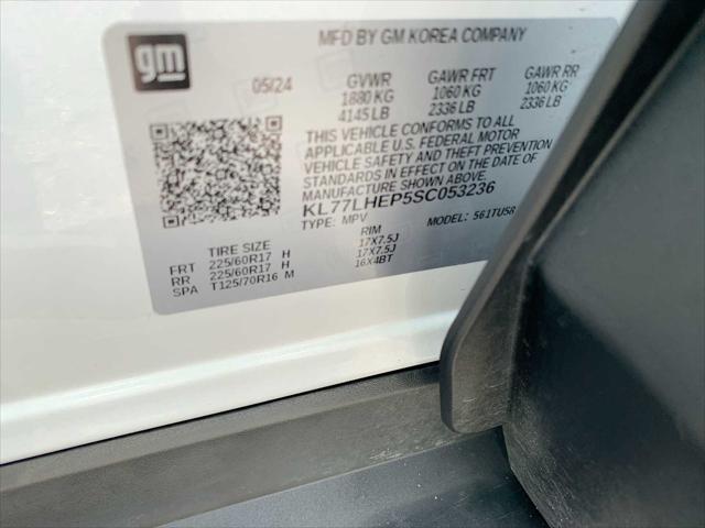Photo of 2025 Summit White Chevrolet Trax