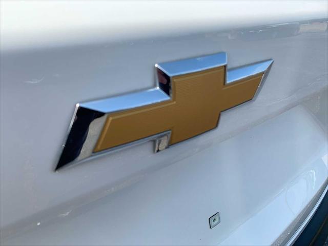 Photo of 2025 Summit White Chevrolet Trax