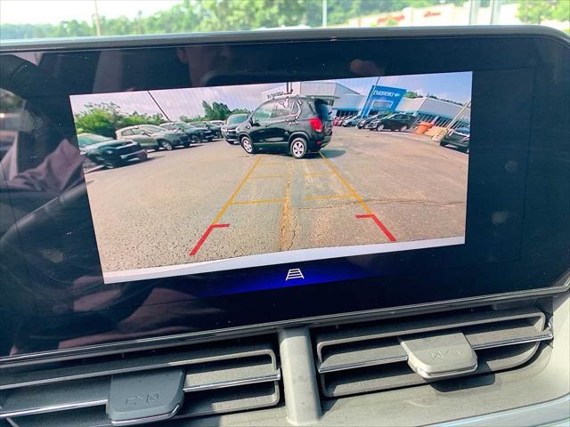 Photo of 2025 Summit White Chevrolet Trax